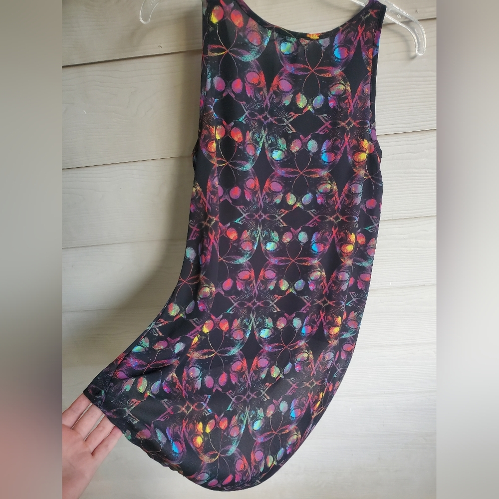 Hot Topic Trippy Graphic Multicolored Mirrored Skulls Shark-bite Hi-low Tank Top - Picture 7 of 8